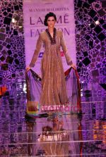 Model walks the ramp for Manish Malhotra Show at Lakme Winter fashion week day 4 on 20th Sept 2010 (69).JPG